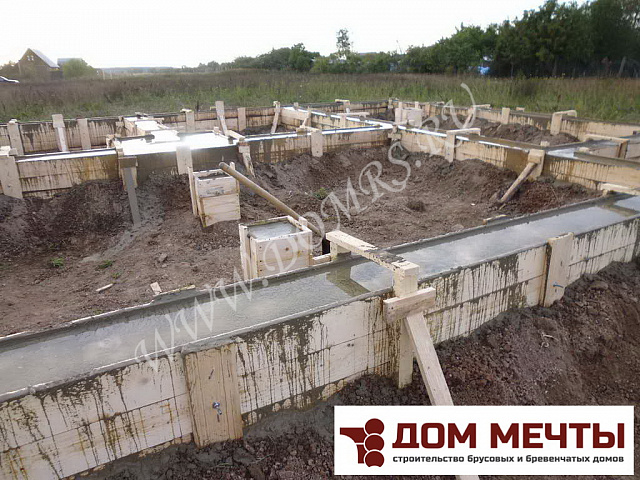 Заливка ленточного мелкозаглубленного фундамента в Москве
